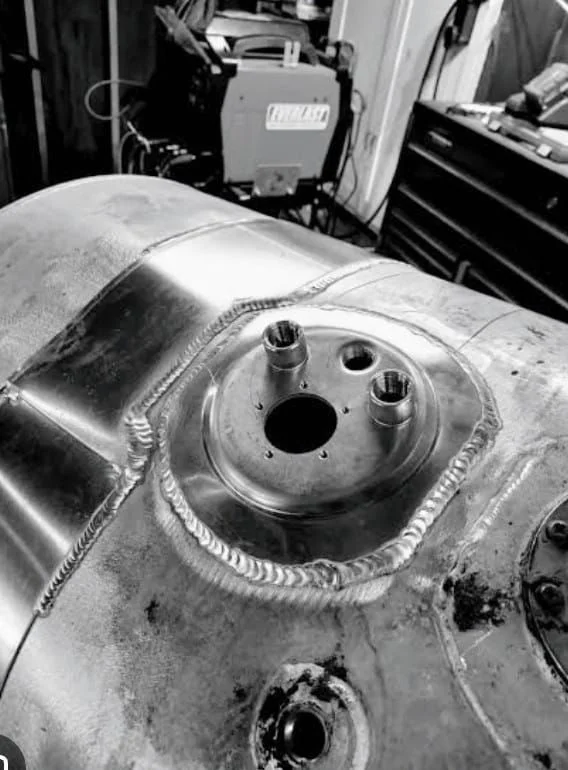 Restored aluminium component with clean weld repair